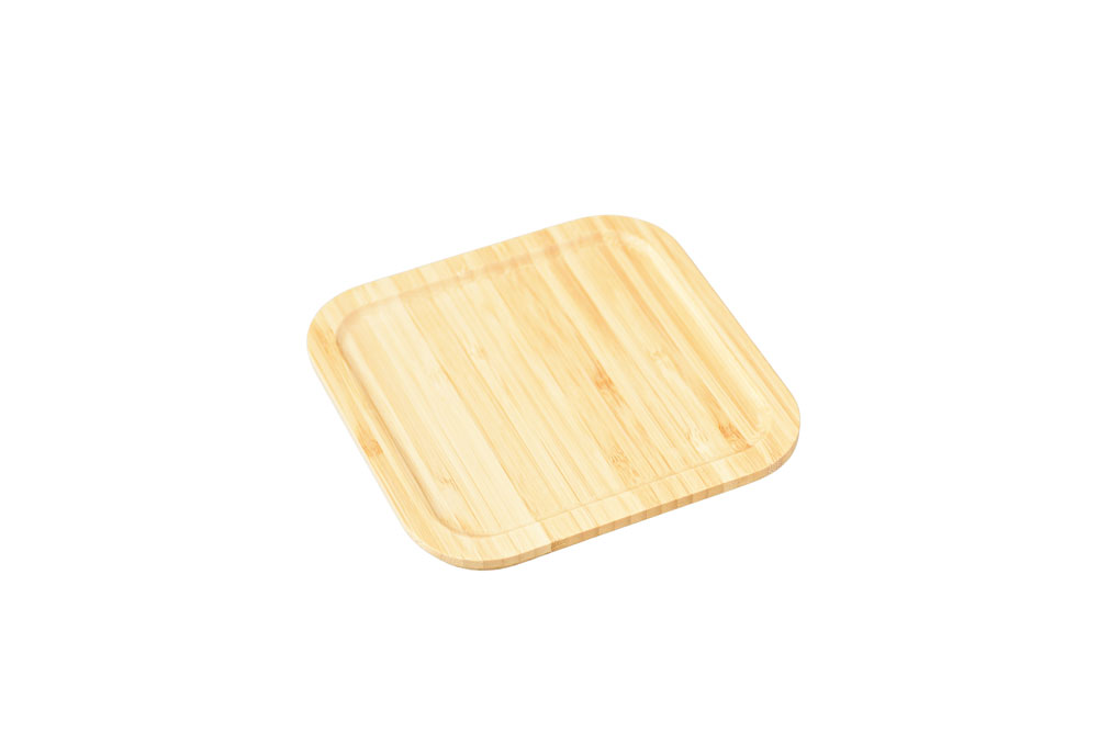 Single square bamboo lid on white background – sustainable replacement part for lunch boxes
